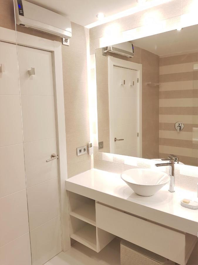 Fabulous Apartment In Front Of Sea & Marina With Incredible Views Estepona Exterior photo
